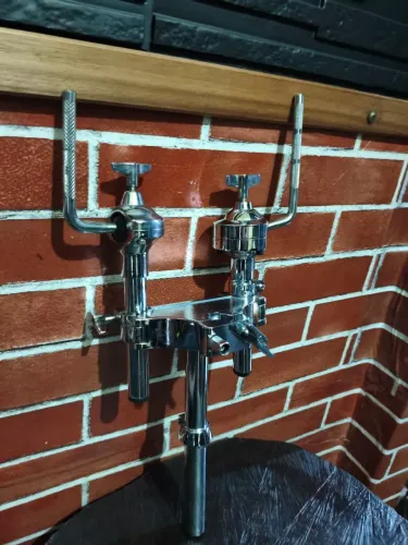 Tom Holder D-one / Suporte triplo (espaço para extensor de suporte para pratos) 