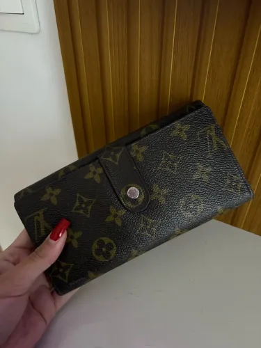 LOUIS VUITTON Carteira Sarah Wallet