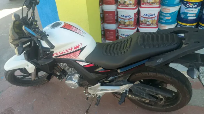 Cb Twister 2017 branca 250 cilindradas