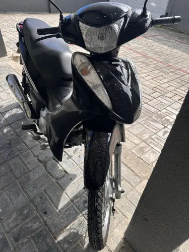 Biz 125 ES com partida 