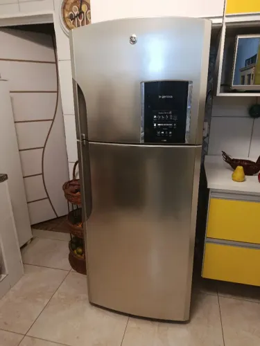 Geladeira GE Inox de 542 litros