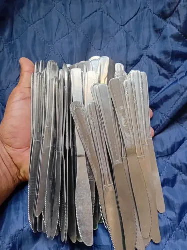 Lote 80 facas de inox para buffet ou residência usadas no estado das fotos