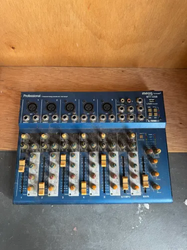 Mesa de Som Moug MT7-USB 7 Canais c/ Efeito e MP3