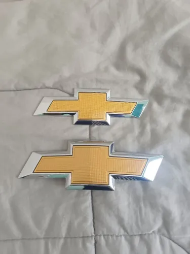 Emblema GM Tracker 26/27