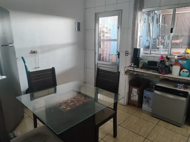 Mesa 4 lugares com tampo de vidro