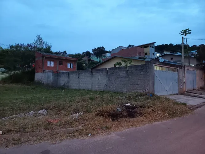 Vendo Imóveis com edicula inacabada