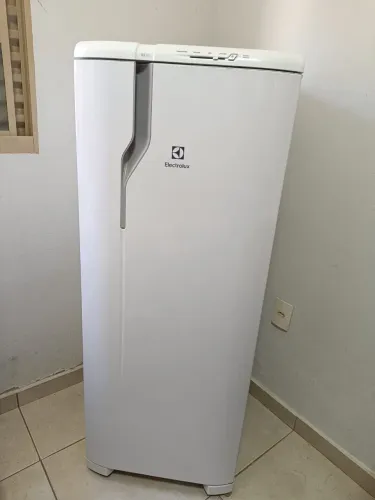 Geladeira Electrolux RE31 - Excelente estado