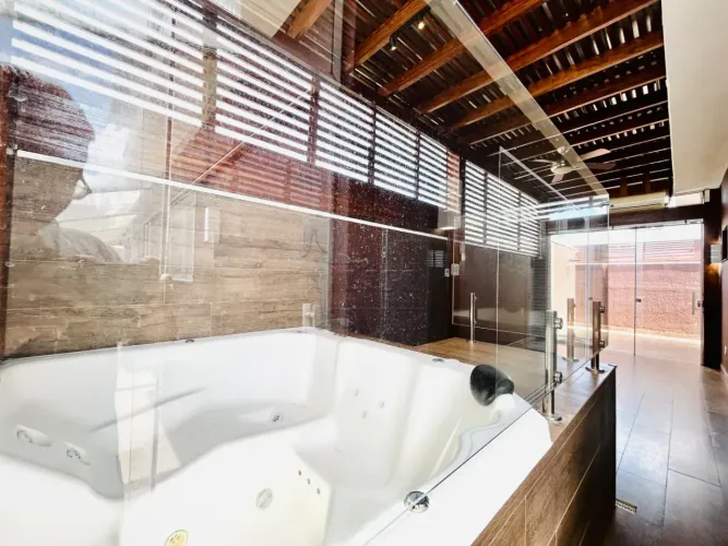 Casa térrea de 153m² com 03 suítes para venda e locação - Portal da Mata