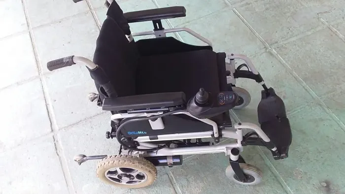Vende-se Cadeira de rodas motorizada
