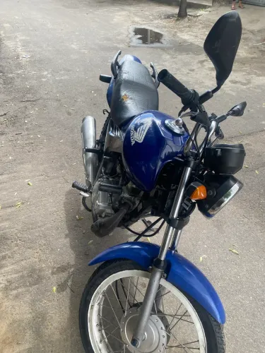 Moto em dias, toda direita 