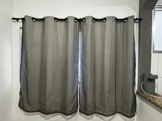 Cortina blackout + varão 