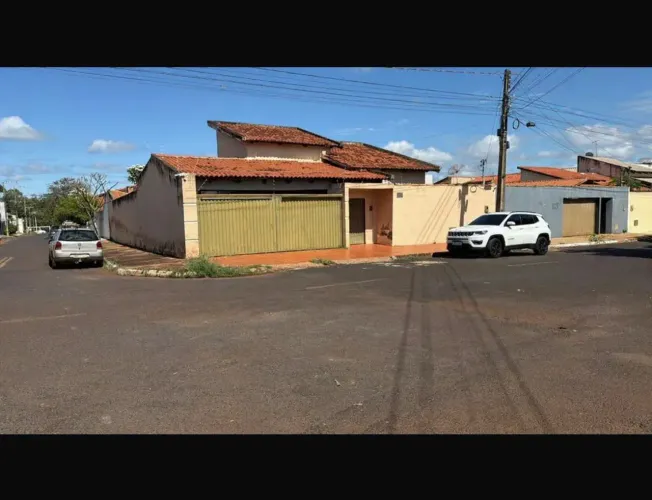 CASA À VENDA EM ITUMBIARA BAIRRO MORUMBI