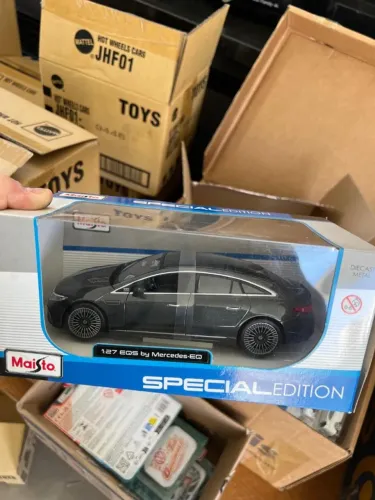 Maisto 1:24 Special Edition EQS BY MERCEDES-EQ - PRECINHOOO