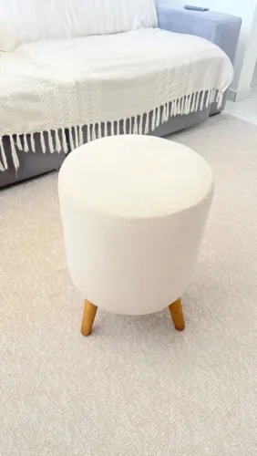 Banqueta Puff R$70 Usado. Material linho com pés de madeira
