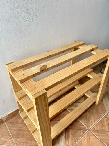Sapateira de Madeira Pinus 3 Prateleiras - 60x45x30 cm