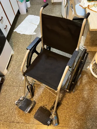 Vendo cadeira de rodas