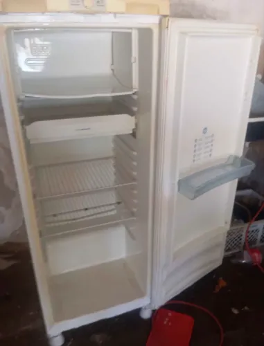 Alguém com interesse de comprar geladeira daquelas que vô usa?