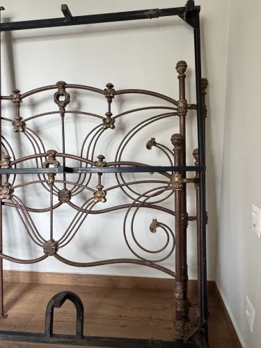 Cama de ferro maciço