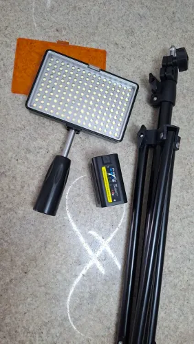 Conjunto iluminação Led + bateria NP 780 + tripe
