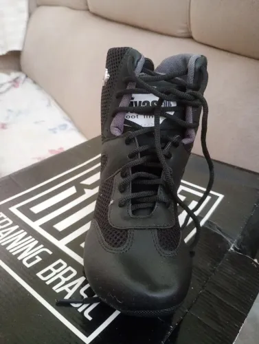 Vende se tênis de cademia 