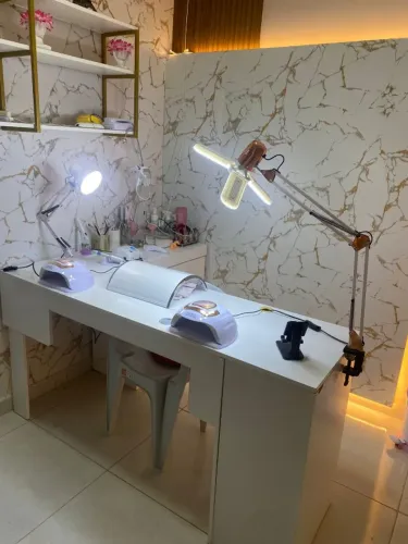1 Aspirador de pó, 2 Cabines 58 leds, 2 Luminárias fixas completas
