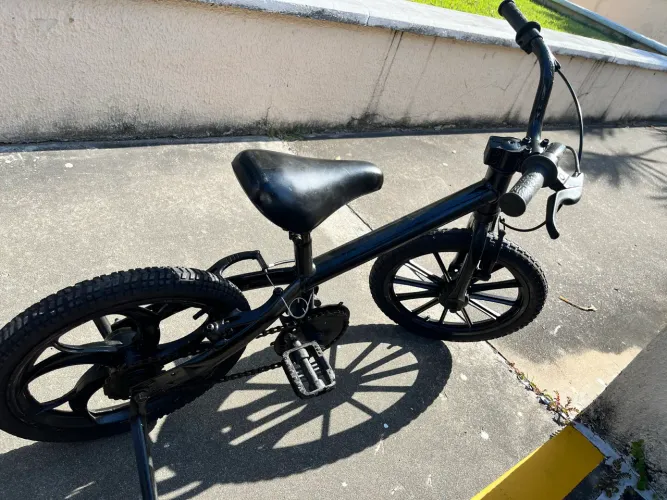 Bicicleta aro 16 preta infsntil