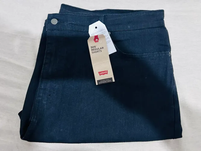 Bermuda Jeans Preta Levis TAM52 Nunca usada