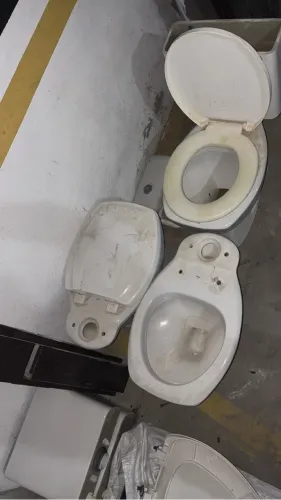3 Vasos incepa completos com tampa.