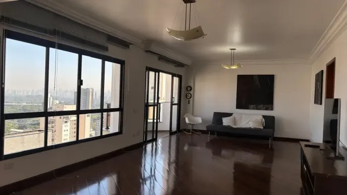 Imóvel para aluguel possui 222 metros quadrados com 3 quartos em Vila Clementino - São Pau