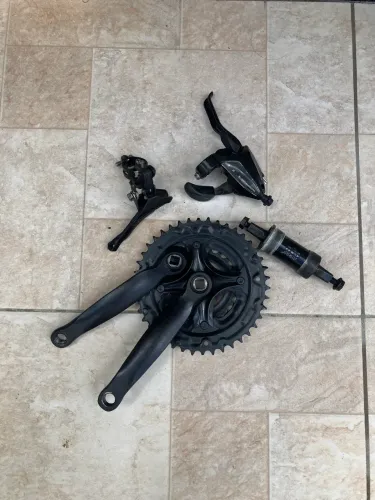 Pedivela e marcha dianteira shimano 3V