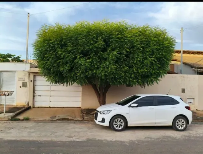 CASA NO JARDIM IMPERIAL ( JANAUBA )