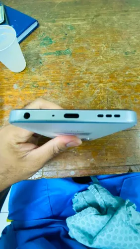 Vendo celular top do meu uso , estou vendendo pra pagar meu aluguel , negociamos o valor.
