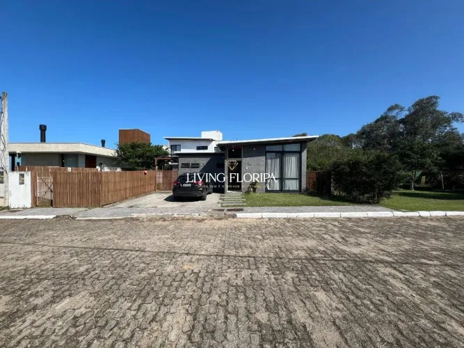 Casa em Condomínio Fechado Pé na Areia, Morro das Pedras, Florianópolis SC