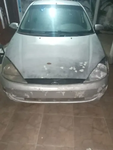 Ford Focus 1.8 16V 5P 2001