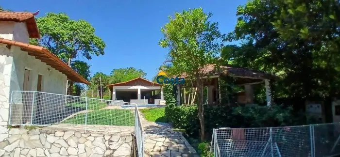 CASA EM SÍTIO 21 MIL M² COM LAZER COMPLETO, PARA INVESTIR OU MORAR PRÓXIMO À NATUREZA E CE