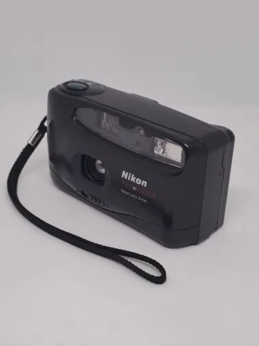 Câmera Analógica Nikon Nice Touch 3  31mm automática em ótimas condições 