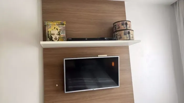 BS IMOBILIÁRIA VENDE Vendo apartamento andar alto, 3 quartos, sala, cozinha, banheiro