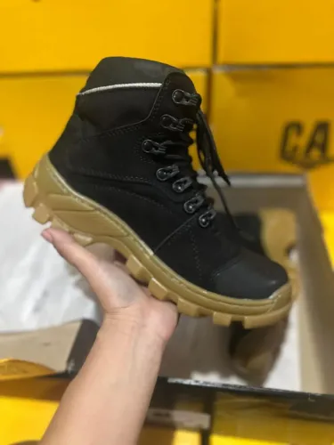 BOTA COTURNO CATERPILLAR PRETA
