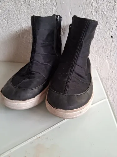 Sapto infantil semi novo TAM 32