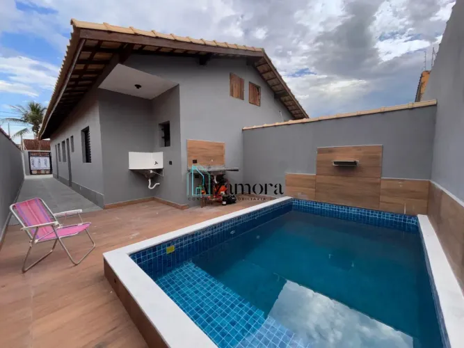 Casa com Piscina em Itanhaém no Bairro Tupy