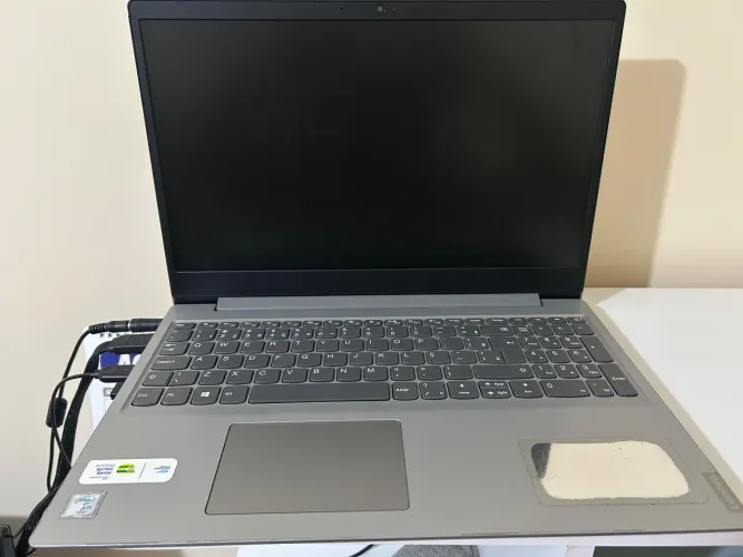 Notebook Lenovo i3, SSD 480GB ? Tela com defeito (liga com monitor)