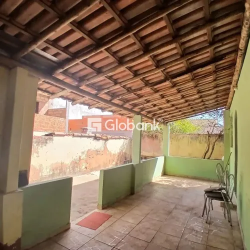 Casa à venda em Monte Carmelo com 70m², 3 Quarto(s) e 2 Vaga(s).