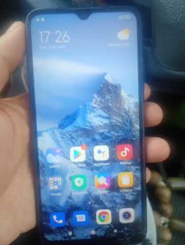 Redmi 9A: com tela trincada mais funcionando tudo não interfere em ND valo 150 reais ZAP 6