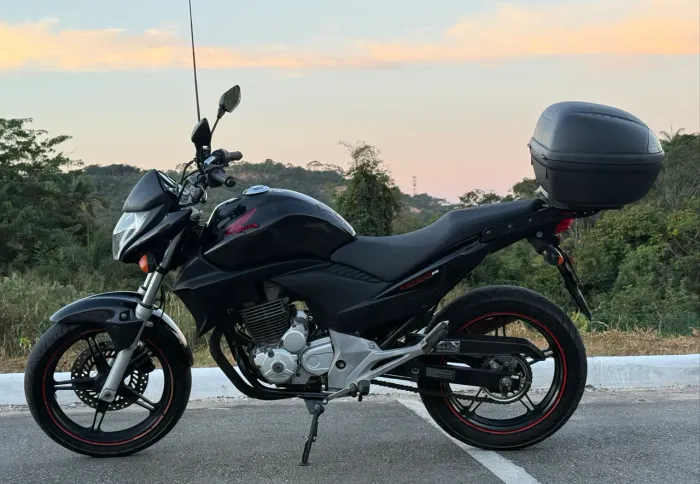 HONDA CB 300R 2011