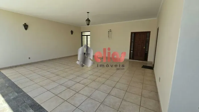 Casa para aluguel com 280 m² e 4 quartos em Vila Guedes de Azevedo, Bauru - SP