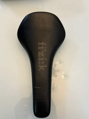  Selim de bicicleta Fizik Taiga Regular
