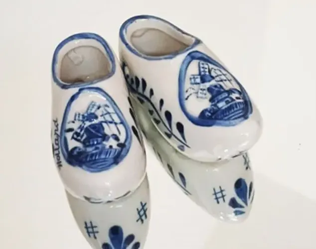 SAPATOS MINIATURA EM CERÂMICA HOLANDESES