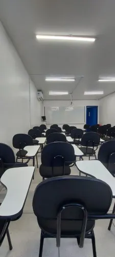 Vendo 20 cadeiras universitárias