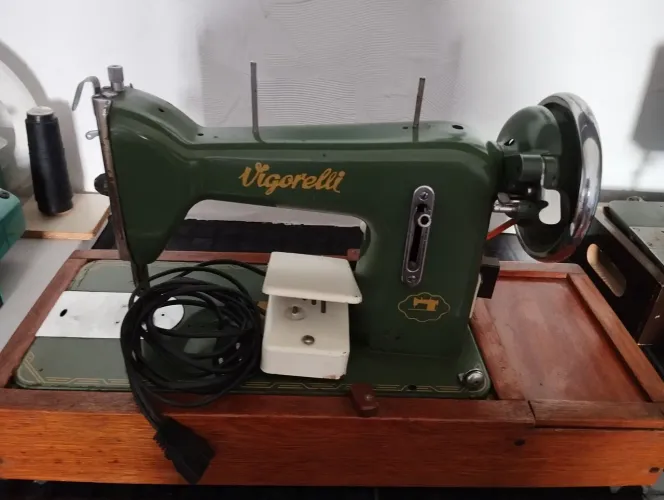 Vendo máquina de costura vigorelli