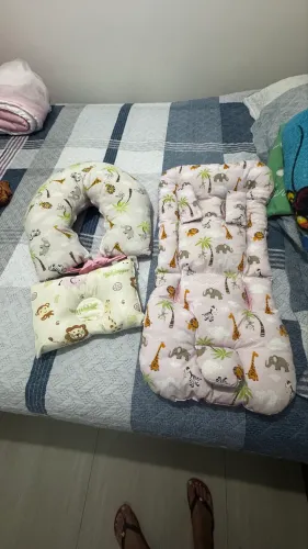 Vendo almofada de amamentação, colchonete e travesseiro para bebê